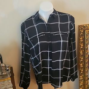 Apt. 9 Size M Black and White button-down dress shirt